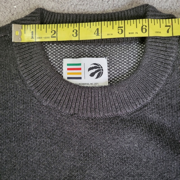 NBA Toronto Raptors Sweater  (grey) official HBC collection (NWT) - Picture 4 of 14